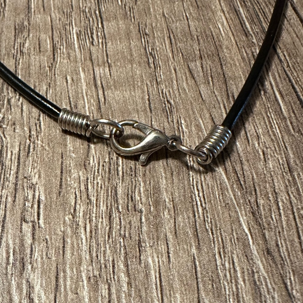 New 18” Abalone Shell Neclace - Picture 4 of 4